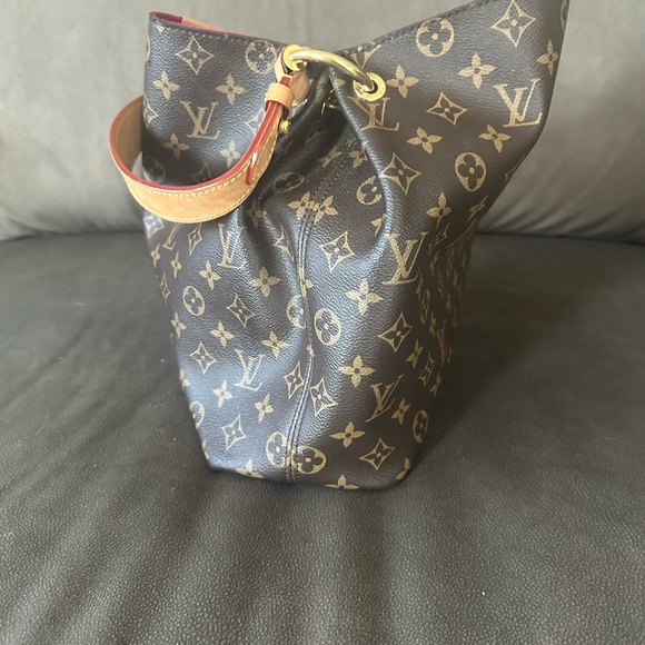 Louis Vuitton Graceful PM Monogram Shoulder Bag with Pink Interior - Picture 8 of 14